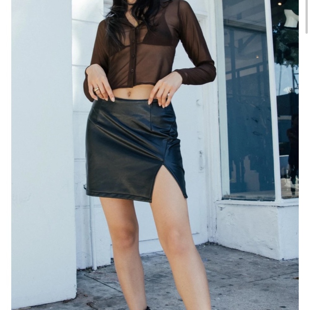 VEGAN LEATHER MINI SKIRT W/ SPLIT HEM